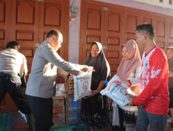 Kapolres Tamiang Bantu Korban Banjir Seruway
