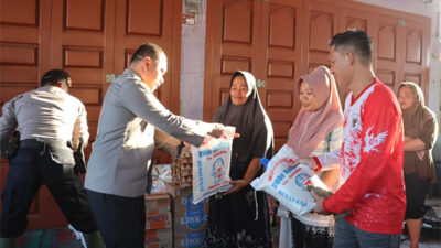 Kapolres Tamiang Bantu Korban Banjir Seruway