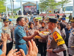 Polres Sabang Beri Kado HUT TNI di Sunset Parade
