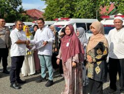 Aceh Besar Serahkan 17 Ambulans untuk Puskesmas