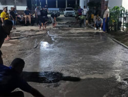 Warga Komplek Griya Mawaddah 2 Buat Jalan Rusak Secara Swadaya