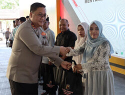 Polda Aceh Bagikan Ribuan Paket Daging Meugang