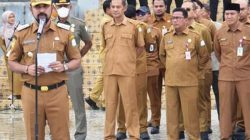 Bupati Aceh Timur Apel Akbar dengan ASN