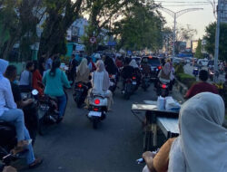 Warga Berburu Takjil, Lalulintas di Langsa Padat