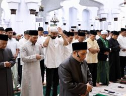 Gubernur dan Wagub Shalat Ied di Baiturrahman