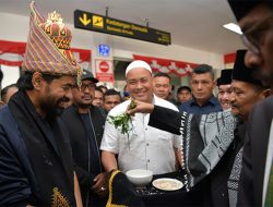 Kepulangan Mualem Disambut Bak Pahlawan Perang