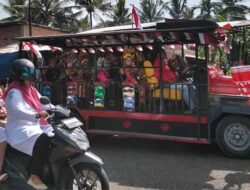 Pawai Allegoris HUT ke 80 RI di Birem Bayeun