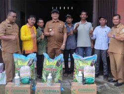 Bupati Aceh Tamiang Serahkan Bantuan Pupuk