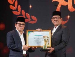 Mualem Dinobatkan Sebagi Gubernur Peduli Pesantren