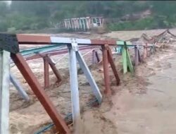Jembatan Mbarung Aceh Tenggara Putus diterjang Banjir Bandang