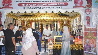 Stand Dekranasda Aceh Timur Dilirik Pengunjung MTQ Aceh di Pidie Jaya