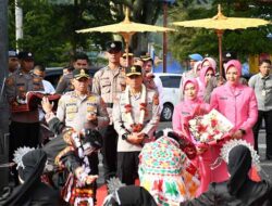 Kunjungi Aceh Tengah, Kapolda dan Wakapolda Disambut Tari Guel