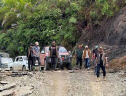 Bupati Aceh Timur Terobos Pedalaman Lokop Antar Bantuan Banjir