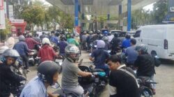 Dampak Banjir Parah: Antrian BBM Warga Langsa Mengular