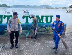 Polres Sabang Bersama Pokdarwis Bersihkan Pantai Kuta Timu