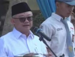 Mendikdasmen Jadi Pembina Upacara di Hari Pertama Sekolah di Daerah Bencana