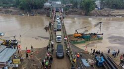 Dilintasi Truk Tronton Jembatan Bailey Kuta Blang Patah