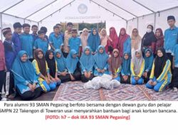 Alumni 93 SMA Pegasing Bantu Perlengkapan Sekolah bagi Anak Korban Bencana di ke SMPN 22 Toweran