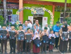 Pelajar SD di Langsa Dapat Tas Sekolah dan Peralatan Sekolah dari Pemko