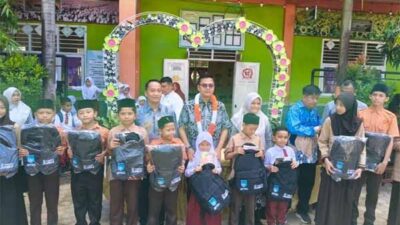 Pelajar SD di Langsa Dapat Tas Sekolah dan Peralatan Sekolah dari Pemko