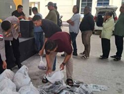 Polda Aceh Bagikan Paket Daging Meugang untuk Awak Media