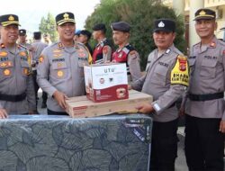 Kapolres Gayo Lues Salurkan Bantuan Kapolda pada Personel Korban Banjir Bandang