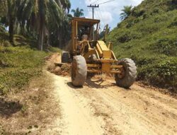 Satgas TMMD Aspal Jalan tembus Antar Desa di Aceh Timur