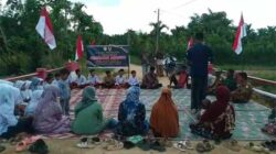 Warga  Gajah Mentah Peusijuek Jembatan Armco