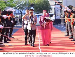 Irjen Pol Ruddi Disambut Pedang Pora, Irjen Pol Marzuki Diarak Tinggalkan Mapolda Aceh