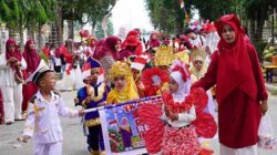 Ratusan Anak Paud Warnai Karnaval Kemerdekaan di Aceh Tamiang