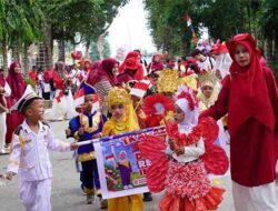 Ratusan Anak Paud Warnai Karnaval Kemerdekaan di Aceh Tamiang