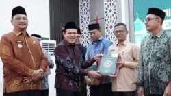 Wagub Aceh Salurkan 50 Ribu Mushaf Al-Qur’an untuk 17 Kabupaten/Kota Terdampak Bencana