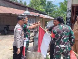 TNI-Polri dan Pemerintah Kecamatan Bagikan 200 Bendera Merah Putih