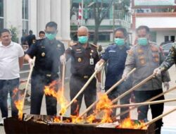 Kejari Langsa Musnahkan Barang Bukti HP dan Sabu