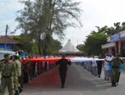 Kirab Bendera Merah Putih Raksasa di Langsa